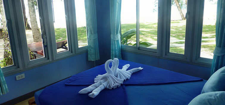 Beach Bungalows bed