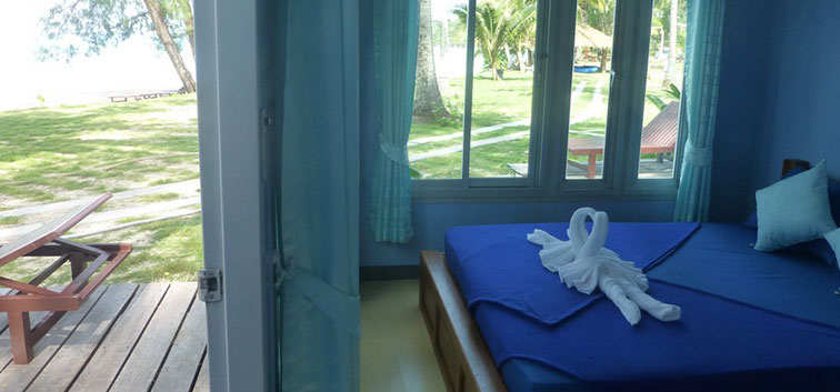 Beach Bungalows bed with towels