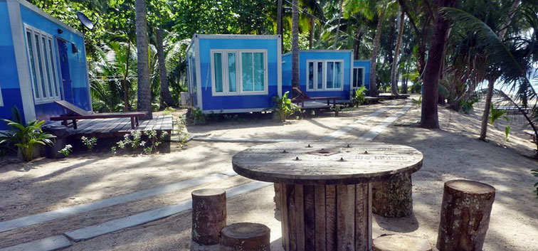 Beach Bungalows beach tables